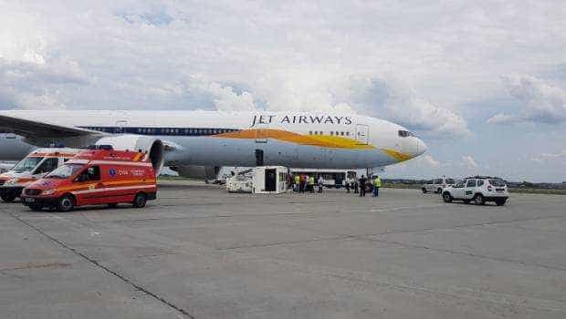 Un avion a aterizat de urgenţă la Bucureşti. Un pasager a murit!