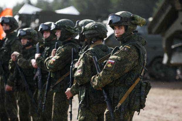 Trei militari ucraineni înarmați cu mitraliere au fost capturați în România