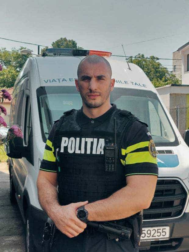 Bărbat cu stare de rău, salvat de un polițist din Domnești