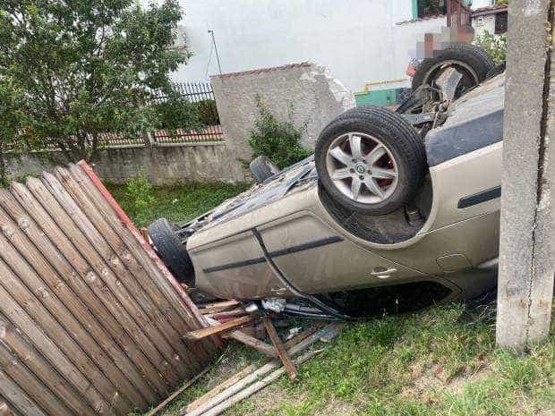 Mașină răsturnată la Mărăcineni