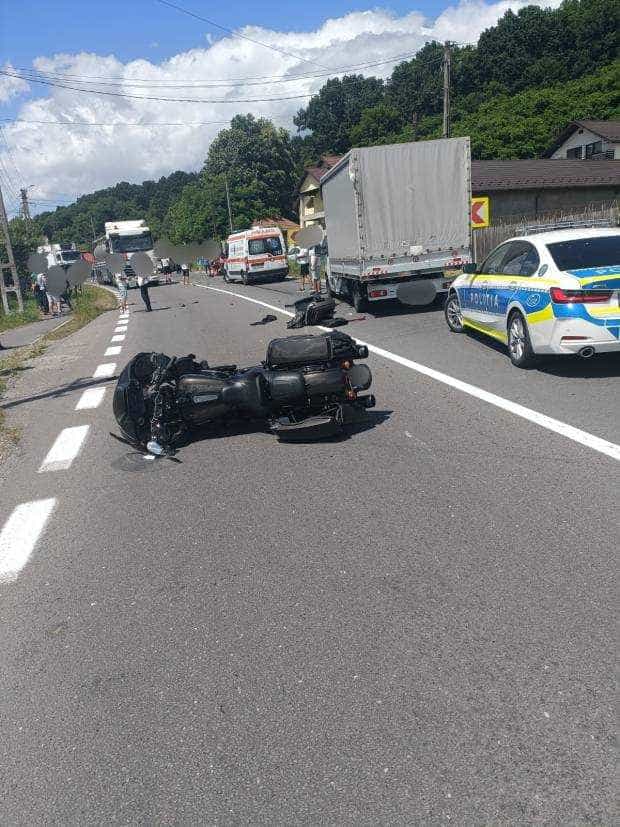 Video. Un motociclist a murit în accident la Drăganu, pe DN 7!