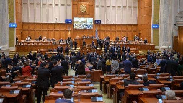 Indemnizație mai mică timp de 6 luni pentru parlamentarii violenți