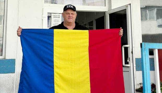 Comisarul-şef Cristian Mihalcea a ieşit la pensie după 40 de ani de muncă în Poliţie. „La final de carieră pot spune: România, te iubesc, Mioveni, îţi mulţumesc!”