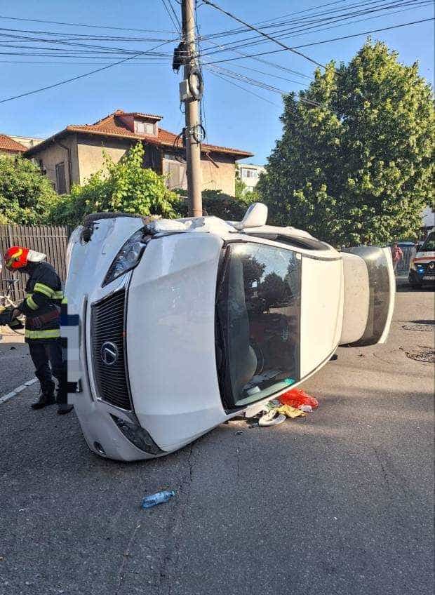 Accident cu trei mașini, la Pitești