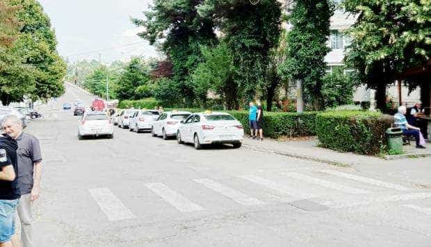 Administraţia din Câmpulung vrea să desfiinţeze cea mai solicitată staţie taxi