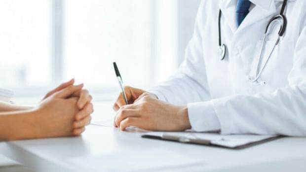 Zeci de investigații medicale, analize și tratamente au fost trecute pe lista celor decontate de CNAS