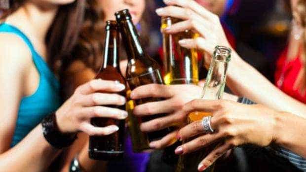 Bărbații români și femeile daneze, cei mai mari consumatori de alcool ai Europei