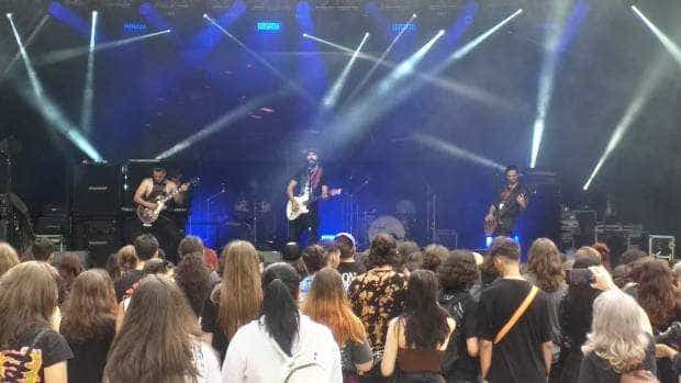 Vineri, la Piteşti, tinerii rockeri au încins hore în Lunca Argeşului! Prima seară de festival