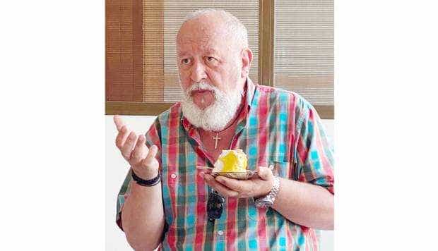 Col (rez) Cornel Carp, colegul nostru, împlineşte 69 de ani! Iar noi i-am făcut o surpriză
