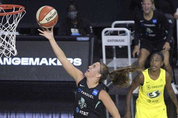 Sabrina Ionescu, baschetbalistă de origine română, a stabilit un record în WNBA
