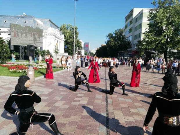 Spectacol folcloric impresionant la Piteşti! A început Festivalul „Carpați”