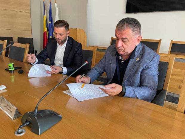 A fost semnat contractul pentru renovarea Colegiului Economic ”Maria Teiuleanu” din Pitești