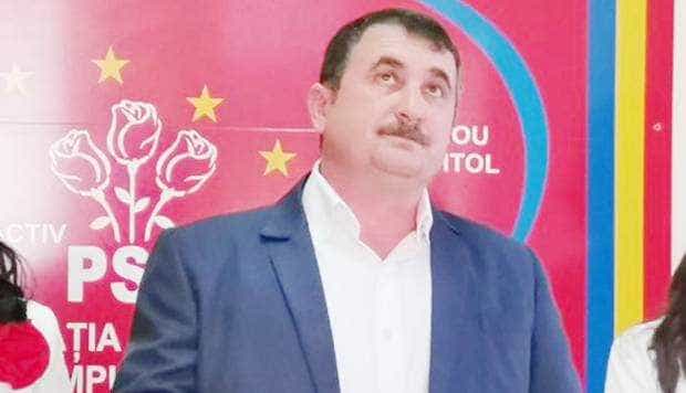 Din lac în puţ! Consilierul câmpulungean Gabriel Neacşu s-a autoexclus, după ce a fost devoalat că agăţa femei pe Facebook