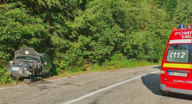 Accident la Arefu, lângă Vidraru. O maşină a ieşit în decor