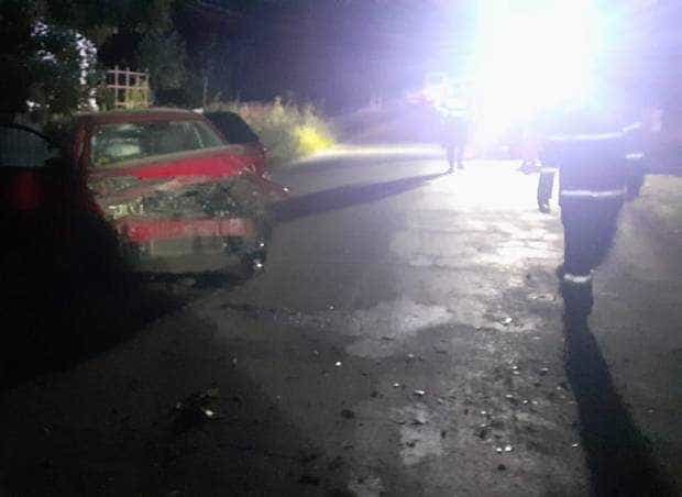 Accident în Argeş în toiul nopţii. O maşină a lovit o căruţă