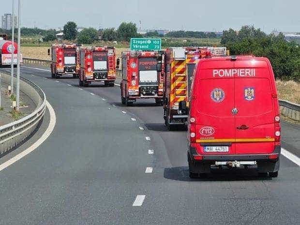 O parte dintre pompierii români care intervin pentru stingerea incendiilor din Grecia şi-au încheiat misiunea