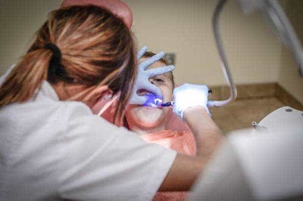 Lista serviciilor stomatologice decontate pentru români a fost suplimentată