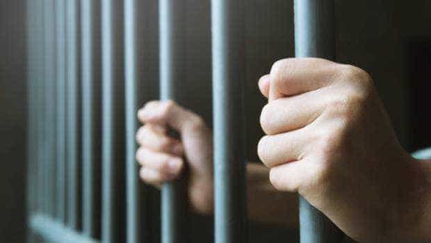 Jurnalist condamnat la închisoare după ce a fost prins drogat la volan