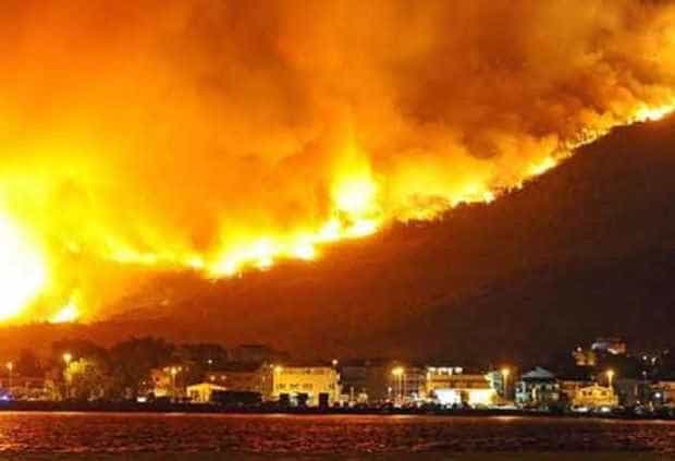 Turiștii evacuați din Rodos din cauza incendiilor vor primi o vacanță gratuită anul viitor