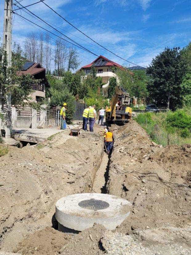 Ample lucrări de apă și canalizare la Pitești. Primarul, pe șantierul de pe strada Velișoara