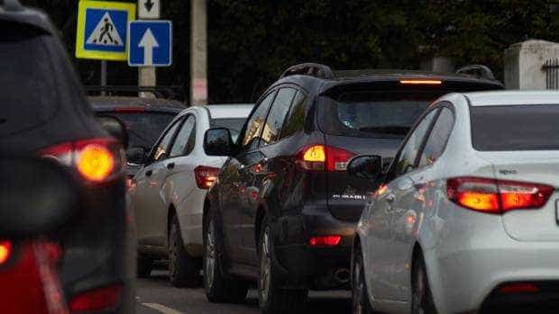 Infotrafic: Coloană de maşini de aproximativ 5 km în zona Bâlea Lac, pe ambele sensuri, pe DN 7C Transfăgărășan 