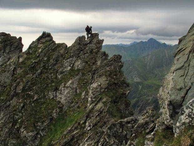 Patru turişti, blocaţi pe un traseu de alpinism, în Munții Făgăraș. Intervin Salvamont Argeș și Salvamont Sibiu