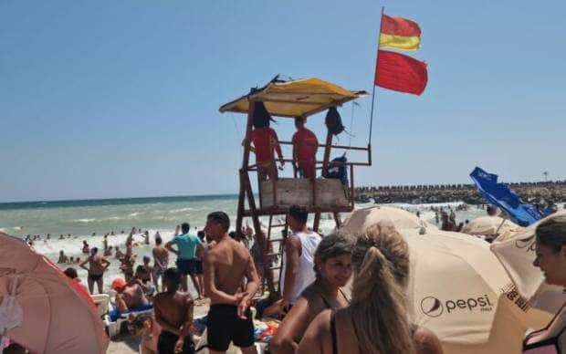 Bătaie pe litoral între trei turiști și salvamari. De la ce a pornit conflictul