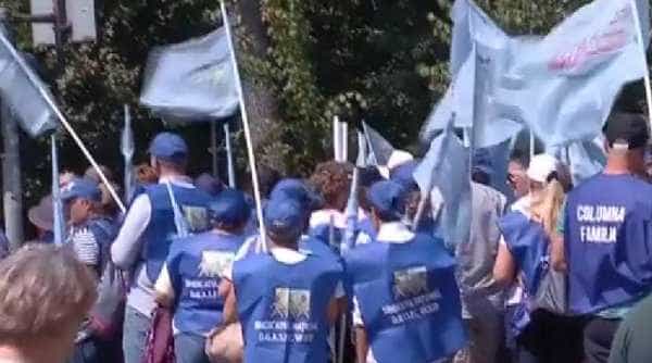 Protest la Palatul Victoria cu 1.500 de angajați din Administrația Publică