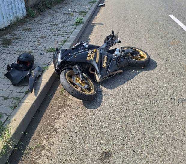 Motociclist de 17 ani accidentat în Tudor Vladimirescu. A fost transportat la spital