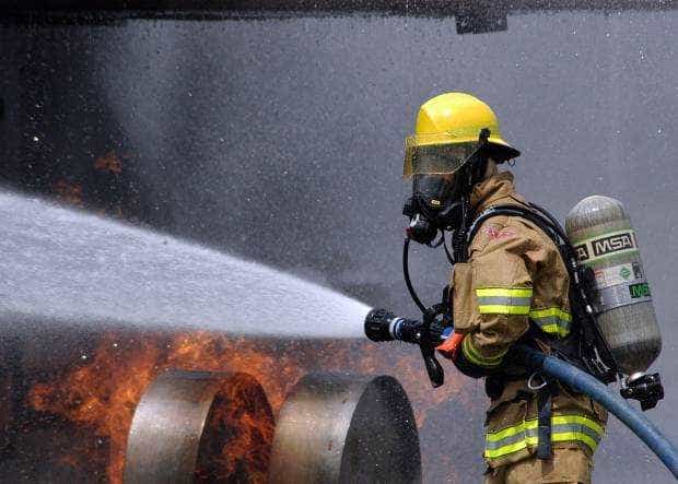 Un tir a luat foc în mers, în Bascov