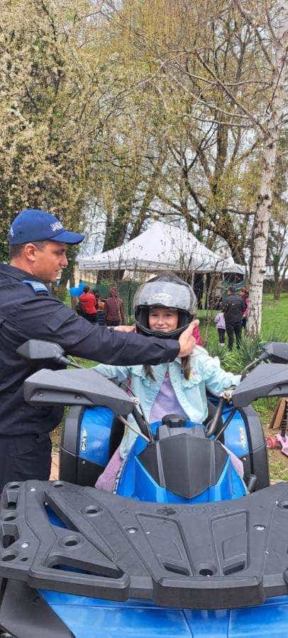 Jandarmii sărbătoresc în Trivale, de ziua lor, alături de copii