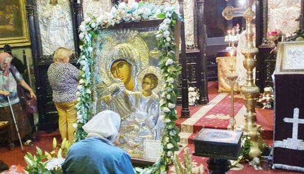De la Biserica „Sf. Gheorghe” din Piteşti, icoana Paramythia de la muntele Athos va ajunge la Ioneşti