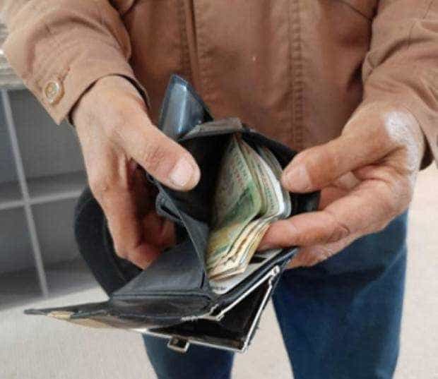 A fost reținut după ce a găsit portofelul unei femei și și-a însușit banii