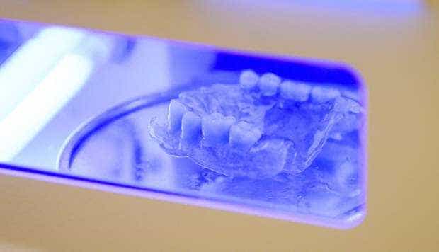 Clinica de medicină dentară Dr. TEO – Zâmbim oricând împreună! Protezele dentare cu capse pe implanturi