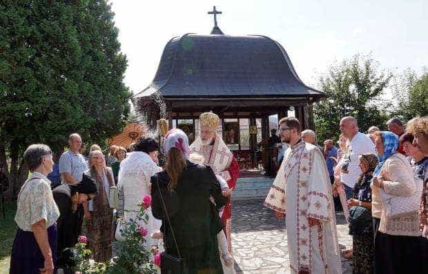 Înălțarea Sfintei Cruci prăznuită de pelerini  la Mănăstirea Negru Vodă