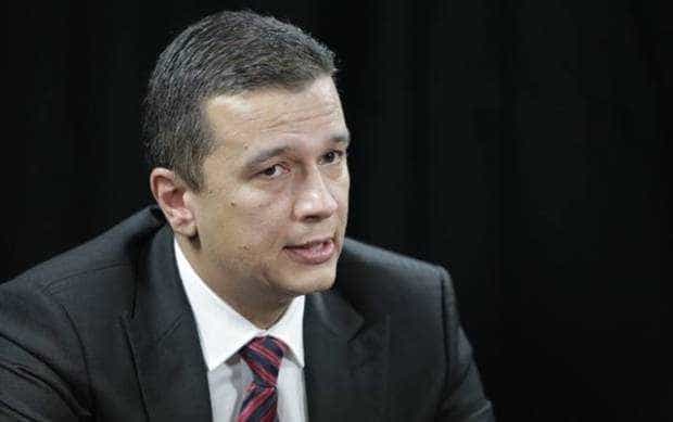 Sorin Grindeanu, linșat în spațiul public: și-a abandonat soția la Timișoara și s-a înconjurat de tinere focoase la București