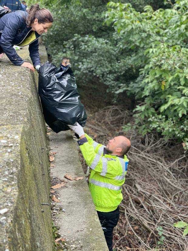 Pitești. Polițiștii au făcut curățenie, la propriu, în Ștrand