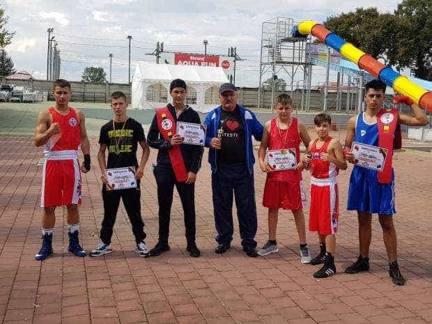 Medalii pentru sportivii secției de box de la CSM Pitești la Centura Păltiniș