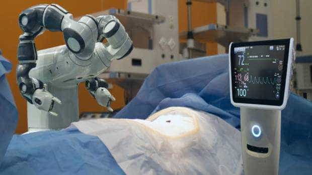 Primul transplant de ficat asistat de un robot, realizat cu succes. Cum se simte pacientul 