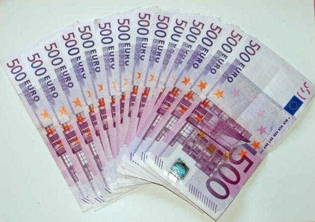Bancnotele de 500 și de 200 de euro rămân în circulație