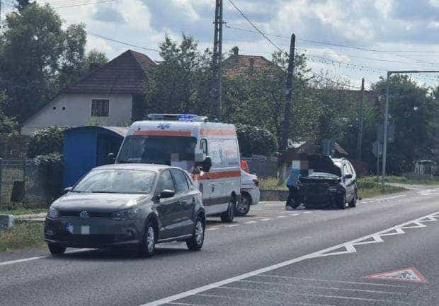 Accident în Argeș. Două mașini s-au ciocnit pe DN 73