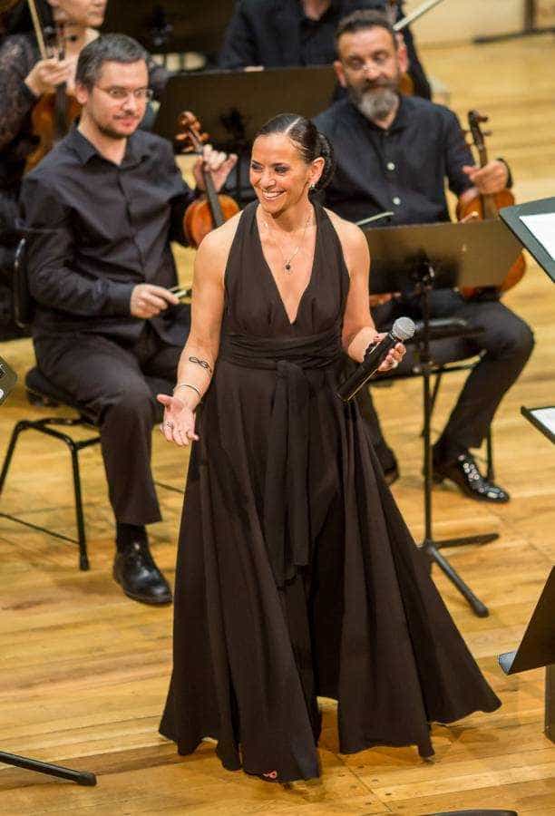 Analia Selis aduce tangouri românești și argentiniene la Filarmonica Pitești!