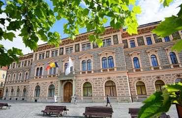 Studenții din Brașov vor protesta în fața Universității Transilvania din cauza creșterii taxelor de cazare la cămin 