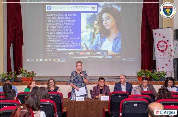 Sesiune de informare a tinerilor și mamelor minore din sistemul de protecție, în Argeș