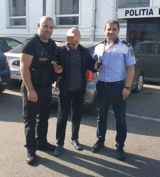 Pitești. Doi agenți locali au găsit un portofel cu bani, la intrarea în Primărie. Apoi l-au găsit și pe proprietar