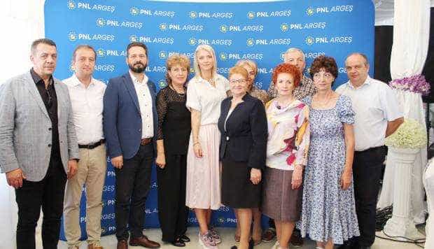 Alina Gorghiu i-a sărbătorit pe vârstnici. „Mă voi asigura că vom avea o lege a pensiilor clară şi precisă”