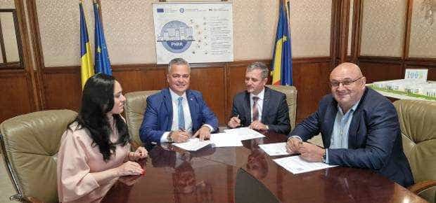 S-a semnat contractul pentu modernizarea a 9 km de drumuri în comuna Recea