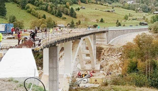 Podul de la Dâmbovicioara va fi gata în noiembrie