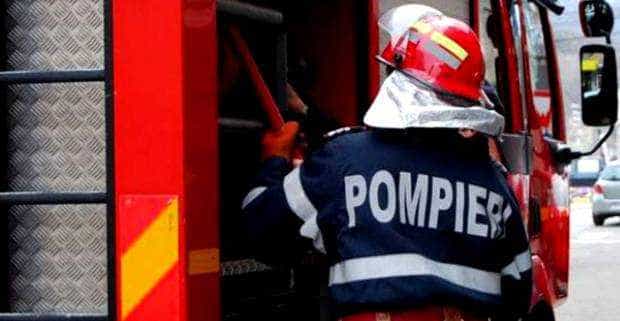 Incendiu la o clădire dezafectată de pe strada Victoriei, din Pitești