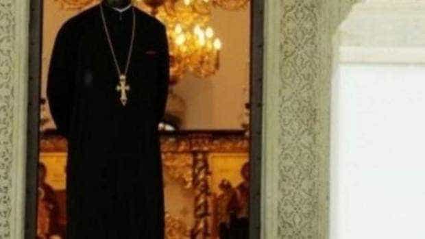Preot arestat după ce a cerut 100 de euro pentru o înmormântare, în Italia